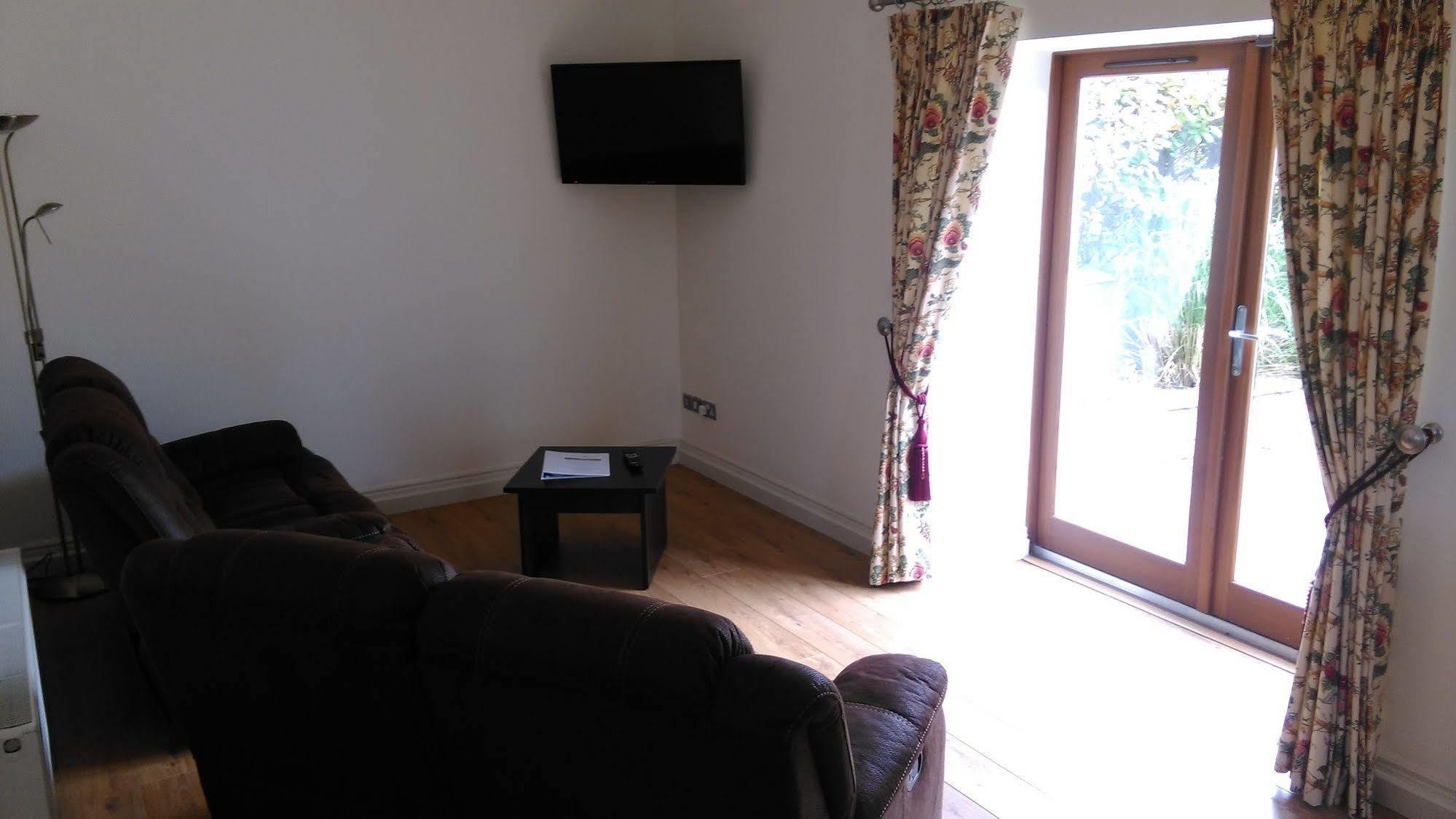 New Forest Estate Lodges Tyrrellspass Buitenkant foto