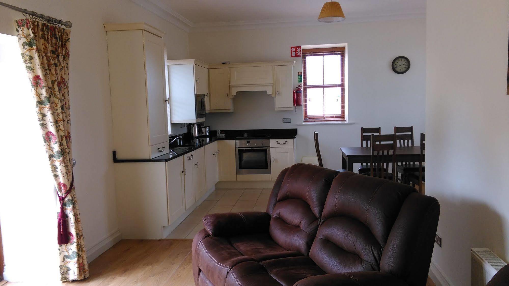 New Forest Estate Lodges Tyrrellspass Buitenkant foto